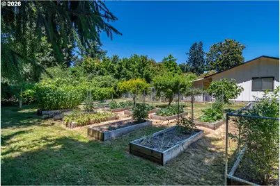 890 W Hickory St, Roseburg, OR 97471 - Photo 41