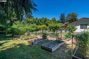 890 W Hickory St, Roseburg, OR 97471 - Photo 41