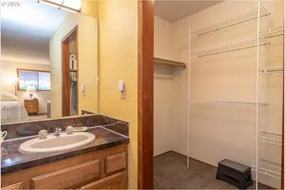 890 W Hickory St, Roseburg, OR 97471 - Photo 27