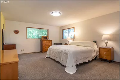 890 W Hickory St, Roseburg, OR 97471 - Photo 23