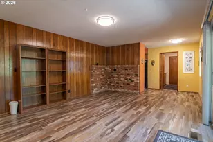 890 W Hickory St, Roseburg, OR 97471 - Photo 13