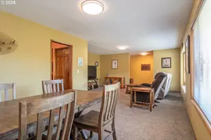 890 W Hickory St, Roseburg, OR 97471 - Photo 7
