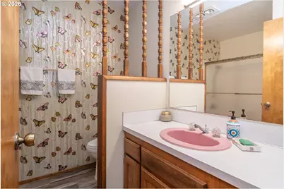 890 W Hickory St, Roseburg, OR 97471 - Photo 17