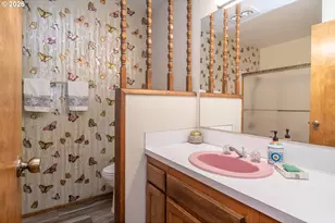 890 W Hickory St, Roseburg, OR 97471 - Photo 17