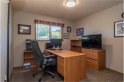 890 W Hickory St, Roseburg, OR 97471 - Photo 19