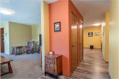 890 W Hickory St, Roseburg, OR 97471 - Photo 3