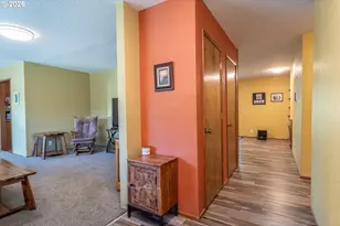 890 W Hickory St, Roseburg, OR 97471 - Photo 3