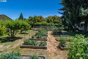890 W Hickory St, Roseburg, OR 97471 - Photo 43