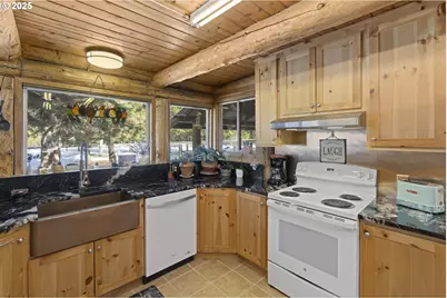 140643 Kamloop Ln, Gilchrist, OR 97737 - Photo 15