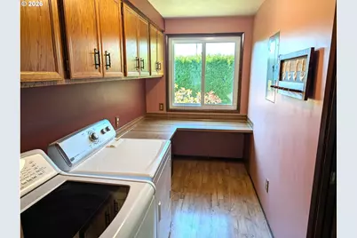 5440 J St, Springfield, OR 97478 - Photo 11
