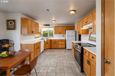 1108 N Hadley Rd, Newberg, OR 97132 - Photo 9