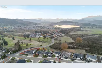 811 Pebble Creek St, Sutherlin, OR 97479 - Photo 37