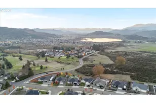 811 Pebble Creek St, Sutherlin, OR 97479 - Photo 37