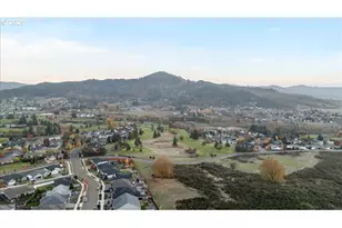 811 Pebble Creek St, Sutherlin, OR 97479 - Photo 41