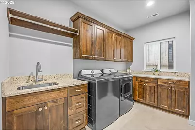 811 Pebble Creek St, Sutherlin, OR 97479 - Photo 21