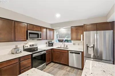 2185 SW 9th Ct, Gresham, OR 97080 - Photo 9