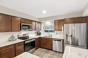 2185 SW 9th Ct, Gresham, OR 97080 - Photo 9