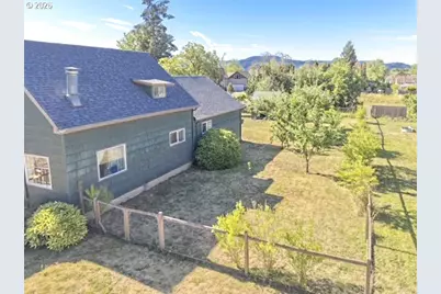 320 E Blakely Ave, Brownsville, OR 97327 - Photo 37