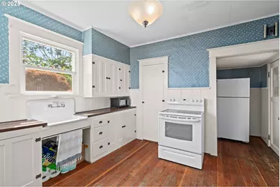 322 W C St, Rainier, OR 97048 - Photo 17