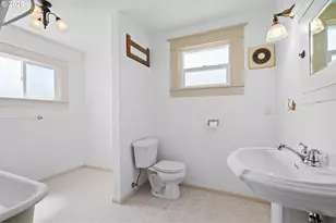 322 W C St, Rainier, OR 97048 - Photo 29