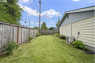 2895 Ferry St, Eugene, OR 97405 - Photo 33