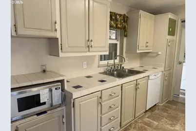 210 NE Fourth St, Irrigon, OR 97844 - Photo 5