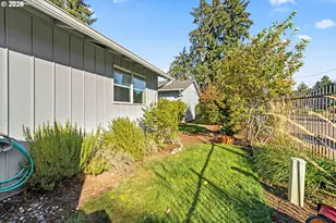 972 W L St, Springfield, OR 97477 - Photo 5