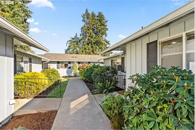 972 W L St, Springfield, OR 97477 - Photo 9