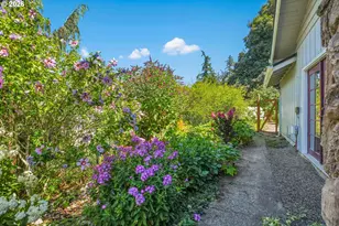 325 Ash St, Silverton, OR 97381 - Photo 17