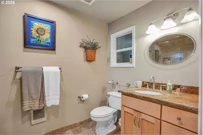 325 Ash St, Silverton, OR 97381 - Photo 9