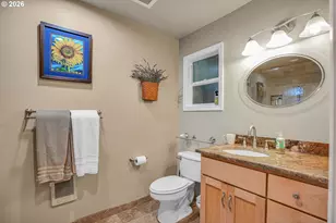 325 Ash St, Silverton, OR 97381 - Photo 9
