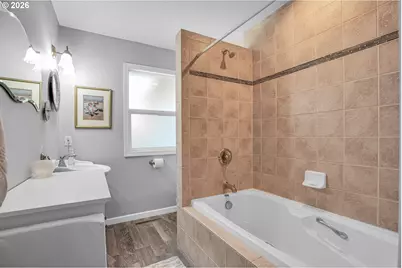 325 Ash St, Silverton, OR 97381 - Photo 11