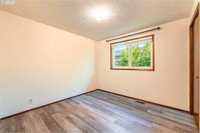 6323 B St, Springfield, OR 97478 - Photo 11