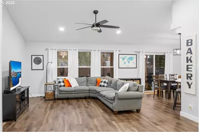 337 Arvilla Ct, Sutherlin, OR 97479 - Photo 5