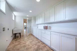 2196 Olive St, Eugene, OR 97405 - Photo 29