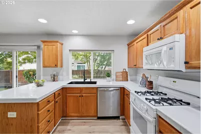 2174 NE 13th Ave, Hillsboro, OR 97124 - Photo 7