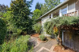 4482 Paddock Dr, Eugene, OR 97405 - Photo 43