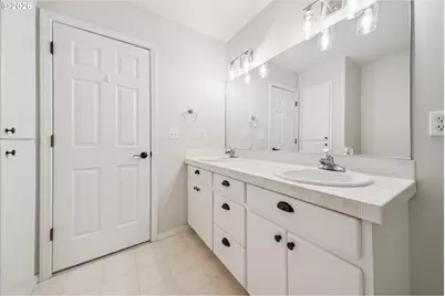 892 SE 54th Ave, Hillsboro, OR 97123 - Photo 35