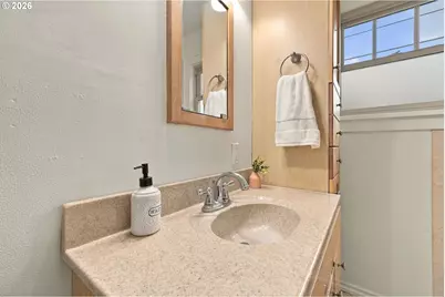 352 W M St, Springfield, OR 97477 - Photo 25