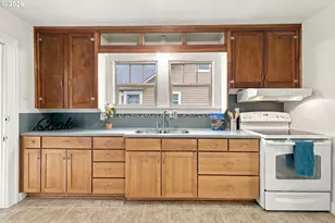352 W M St, Springfield, OR 97477 - Photo 17