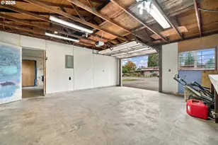 352 W M St, Springfield, OR 97477 - Photo 39