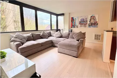 2020 SW Main St #402, Portland, OR 97205 - Photo 5