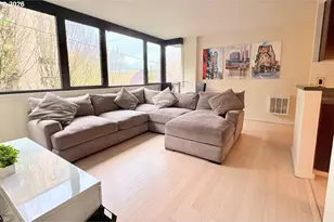 2020 SW Main St, Portland, OR 97205 - Photo 5