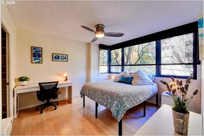 2020 SW Main St #402, Portland, OR 97205 - Photo 11