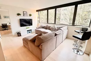 2020 SW Main St, Portland, OR 97205 - Photo 3