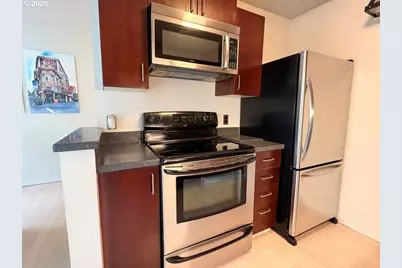 2020 SW Main St #402, Portland, OR 97205 - Photo 9