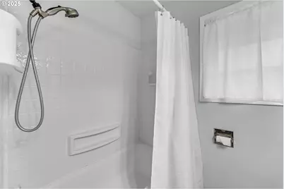 10416 NE Davis St, Portland, OR 97220 - Photo 31