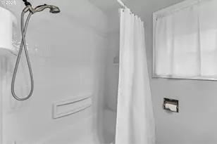 10416 NE Davis St, Portland, OR 97220 - Photo 31