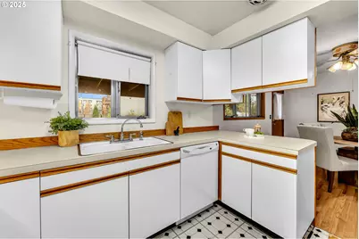 10416 NE Davis St, Portland, OR 97220 - Photo 15