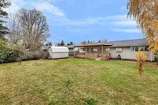 10416 NE Davis St, Portland, OR 97220 - Photo 23